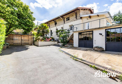 Maison contemporaine - 215 m² - 11 pièces