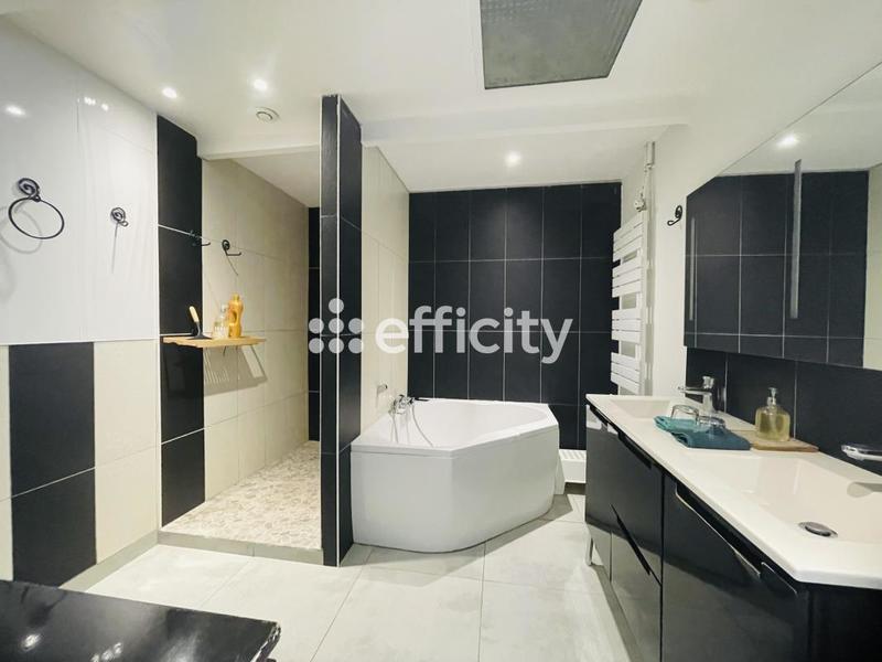 Maison - 186 m² - 7 pièces