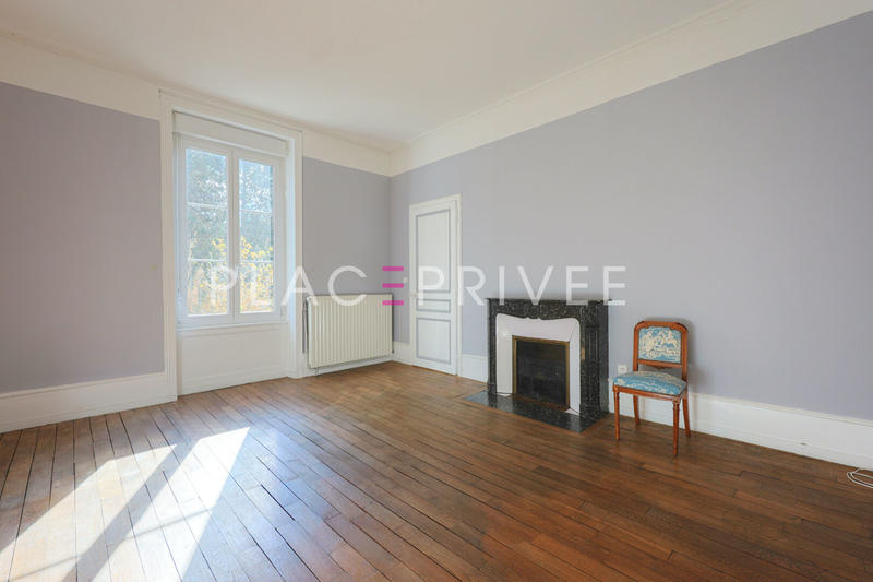 Demeure - 705 m² - 24 pièces