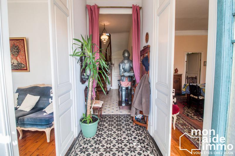 Maison - 230 m² - 10 pièces