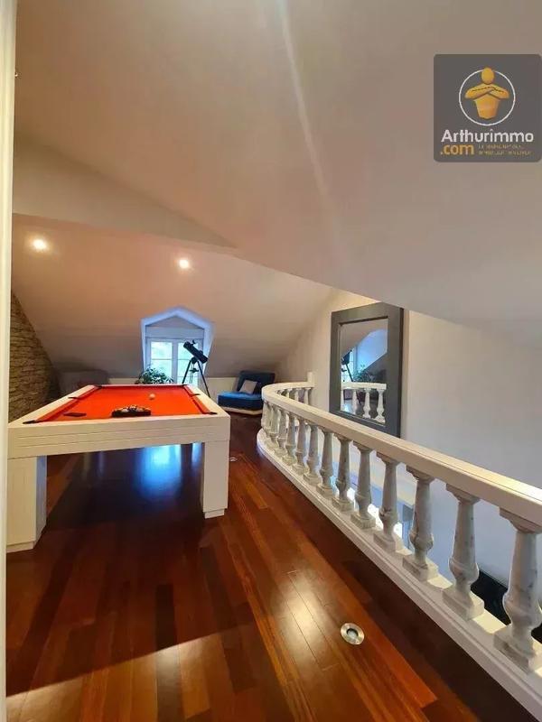 Maison - 230 m² - 7 pièces