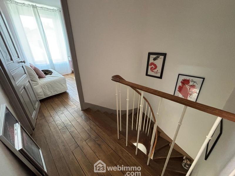 Maison - 226 m² - 7 pièces