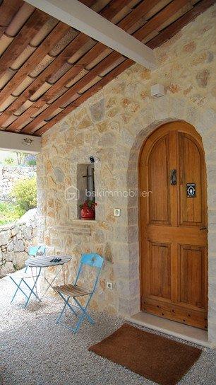 Propriété - 240 m² - 6 pièces