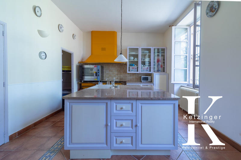 Château - 1 450 m² - 28 pièces