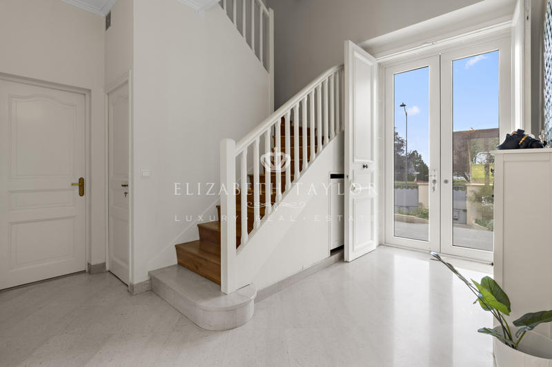 Maison - 298 m² - 10 pièces