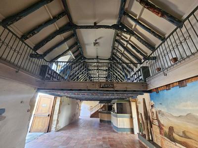 Maison - 2 135 m² - 52 pièces