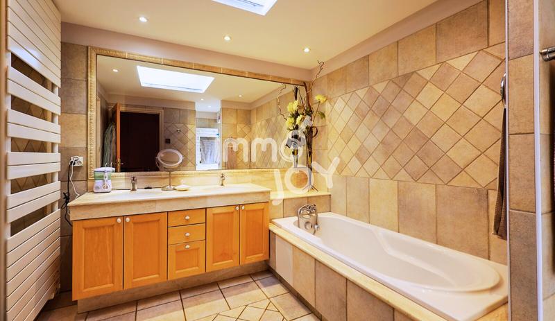 Villa - 320 m² - 8 pièces