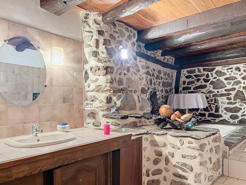 Maison - 330 m² - 10 pièces