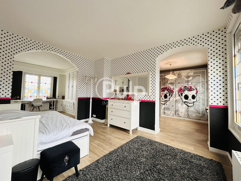 Maison - 291 m² - 12 pièces