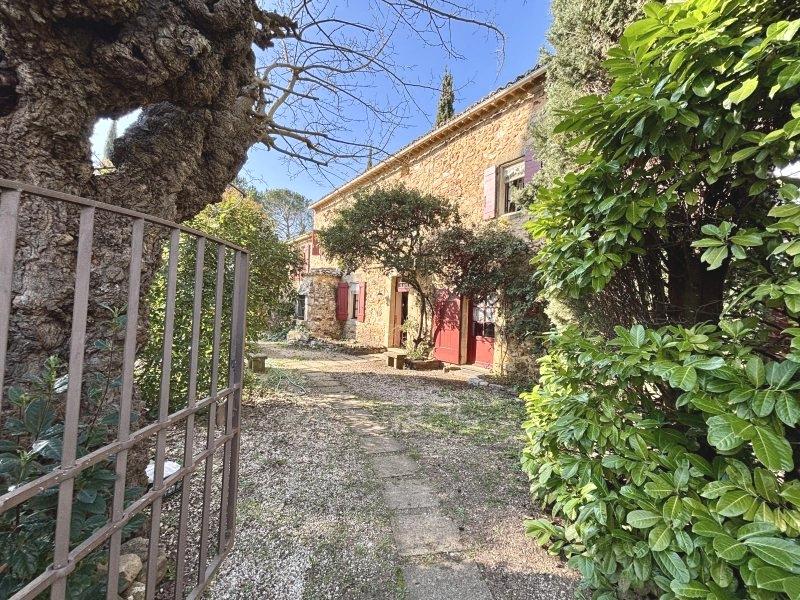 Propriété - 215 m² - 7 pièces