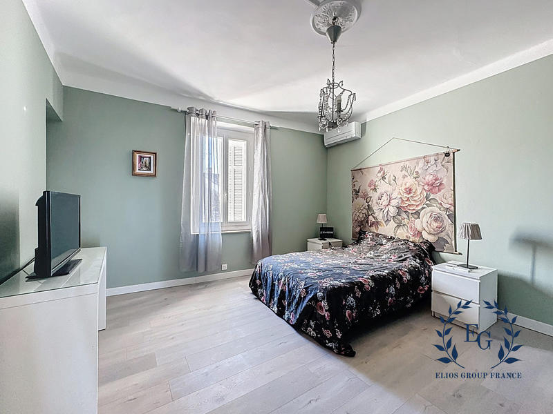 Maison traditionnelle - 160 m² - 6 pièces