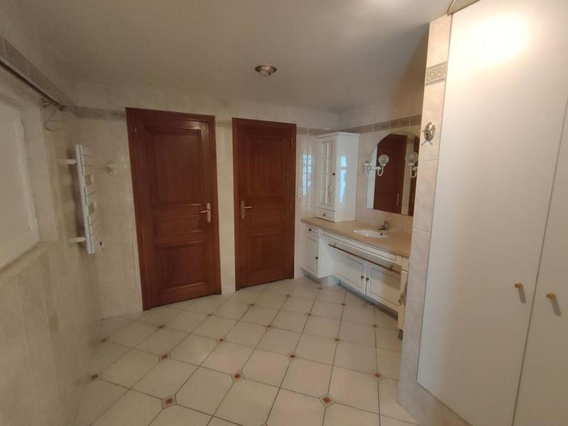 Maison - 218 m² - 5 pièces