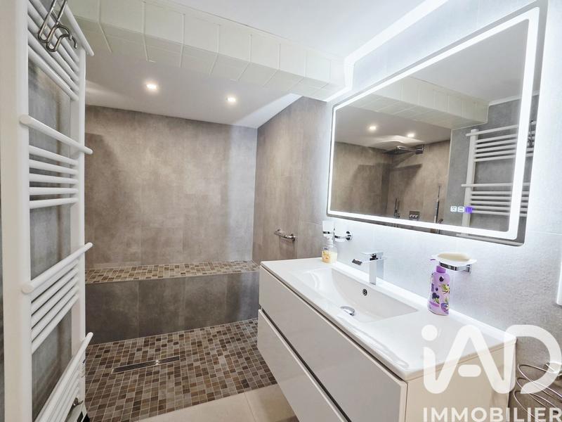 Maison - 183 m² - 10 pièces