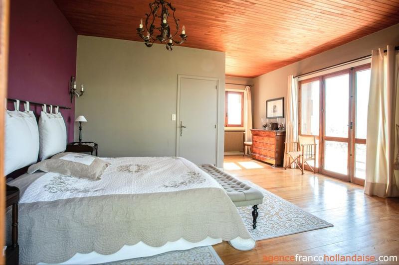 Villa - 216 m² - 8 pièces