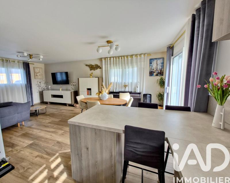 Maison - 99 m² - 5 pièces