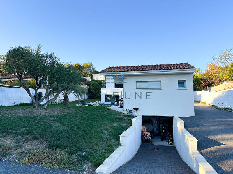 Maison - 145 m² - 8 pièces