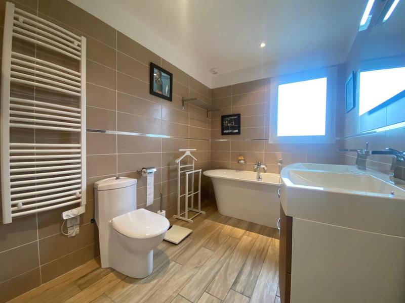 Maison - 142 m² - 5 pièces