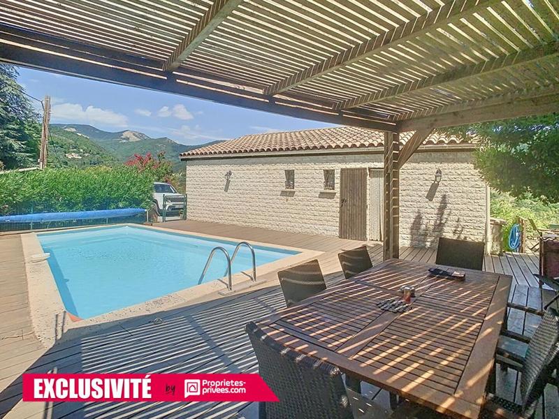 Maison - 265 m² - 10 pièces