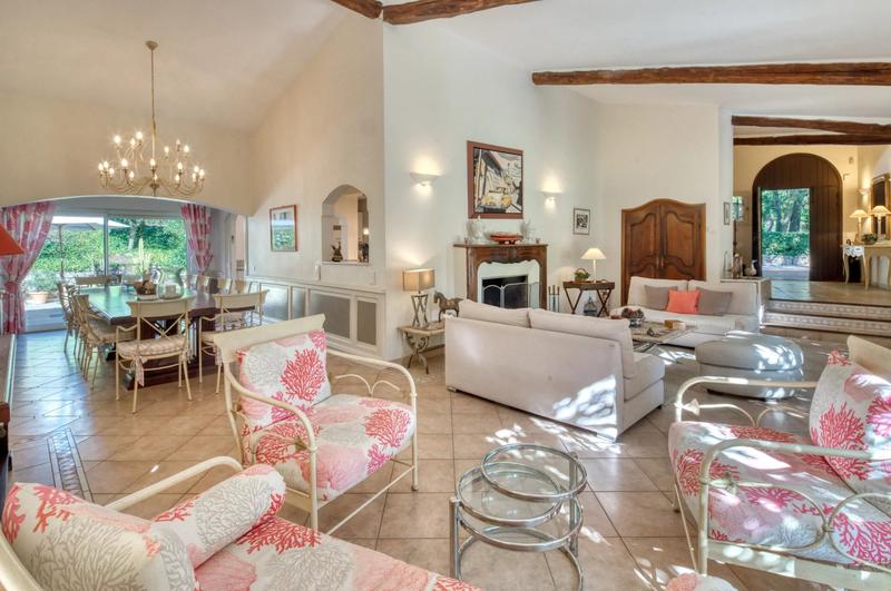 Villa - 237 m² - 8 pièces