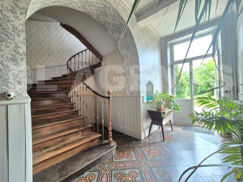 Maison - 245 m² - 7 pièces