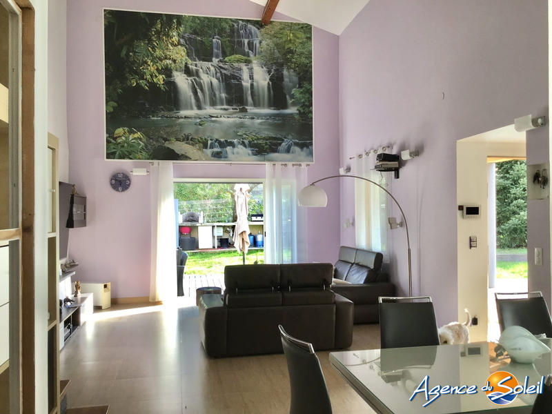 Maison - 230 m² - 5 pièces