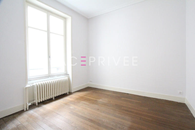 Maison - 203 m² - 9 pièces