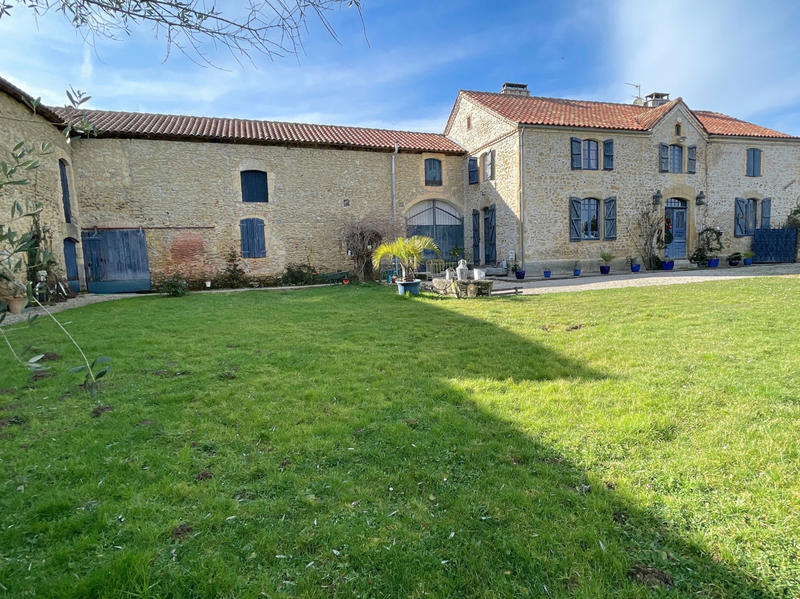 Maison - 260 m² - 9 pièces