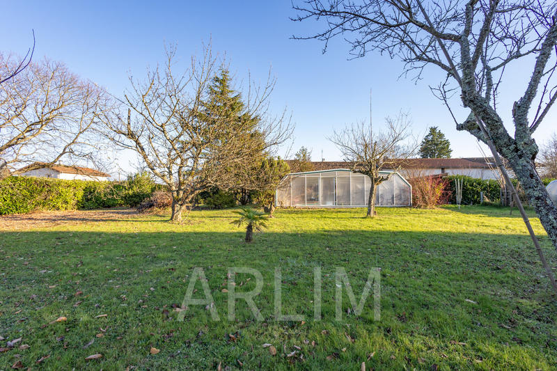 Maison - 440 m² - 9 pièces