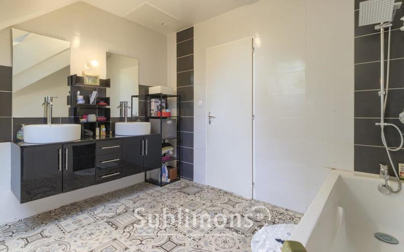 Maison - 115 m² - 6 pièces