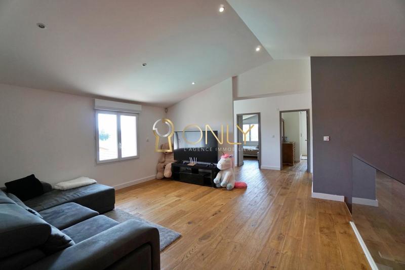 Maison - 226 m² - 6 pièces