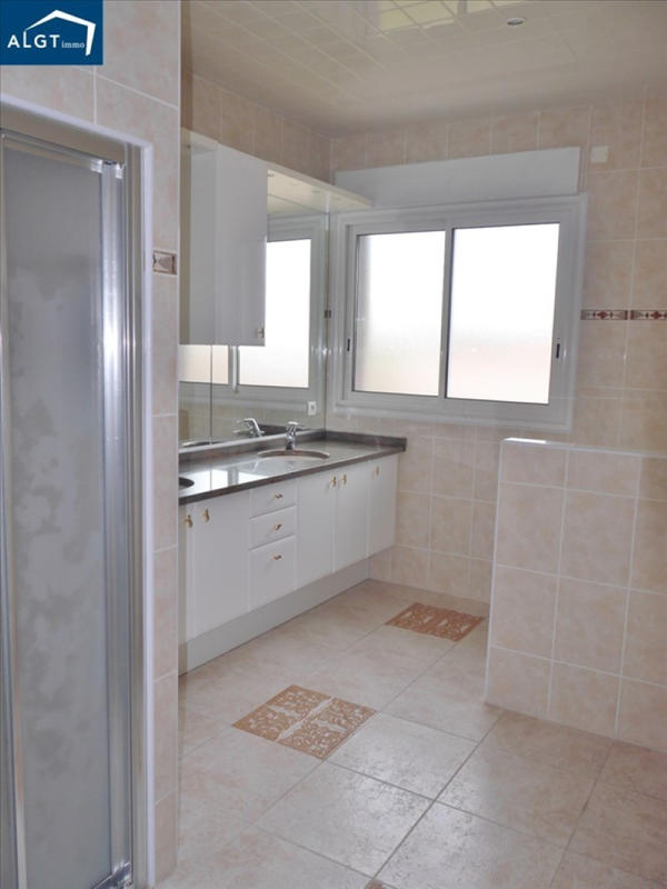 Villa - 215 m² - 6 pièces