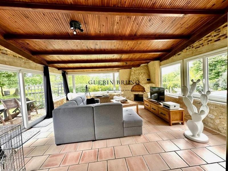 Propriété - 180 m² - 11 pièces