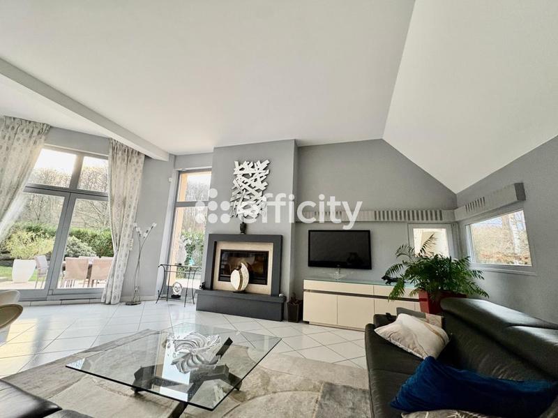 Maison - 205 m² - 7 pièces