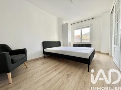 Appartement - 90 m² - 4 pièces