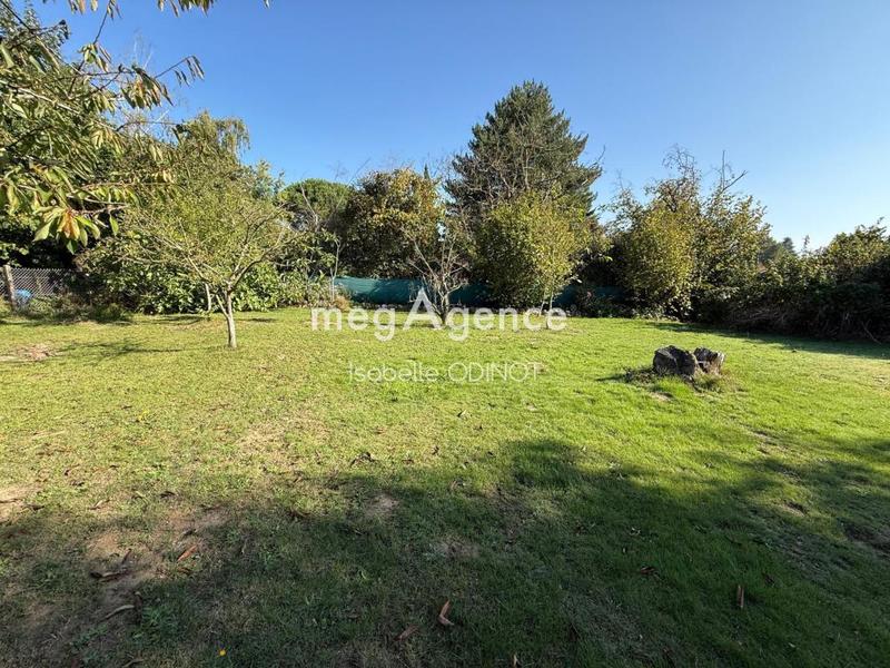 Terrain constructible - 1 018 m²