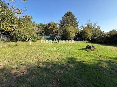 Terrain constructible - 1 018 m²