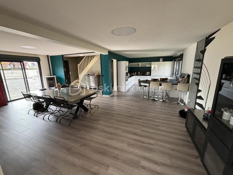 Maison traditionnelle - 168 m² - 6 pièces