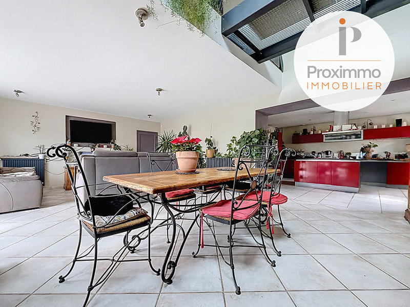 Maison - 184 m² - 7 pièces