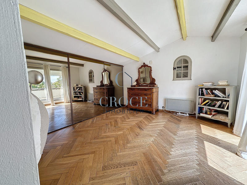 Maison traditionnelle - 236 m² - 9 pièces