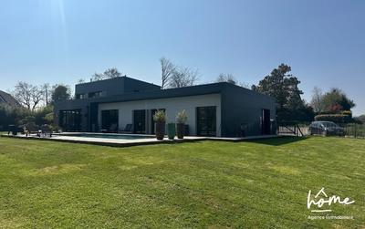 Maison contemporaine - 300 m² - 10 pièces