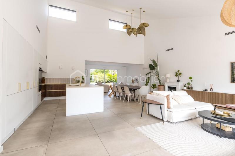 Maison - 196 m² - 7 pièces