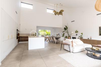 Maison - 196 m² - 7 pièces