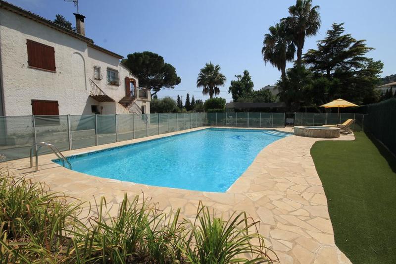 Maison - 196 m² - 6 pièces