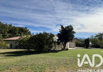 Maison - 370 m² - 10 pièces