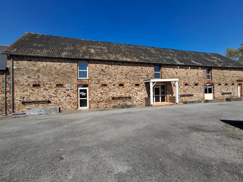 Maison - 270 m² - 1 pièce