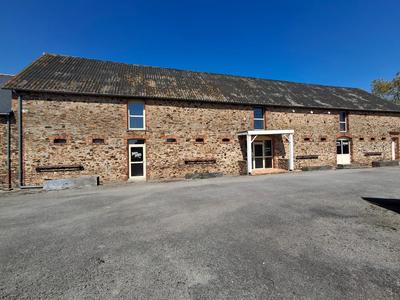 Maison - 270 m² - 1 pièce