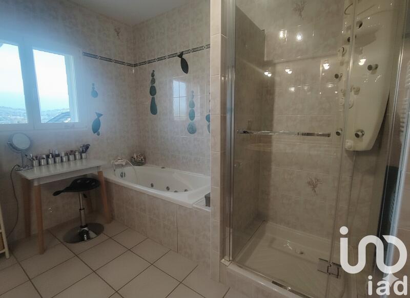 Maison - 212 m² - 7 pièces