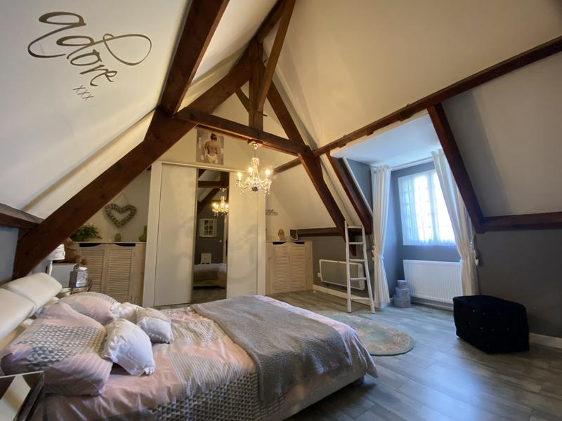 Maison traditionnelle - 265 m² - 8 pièces