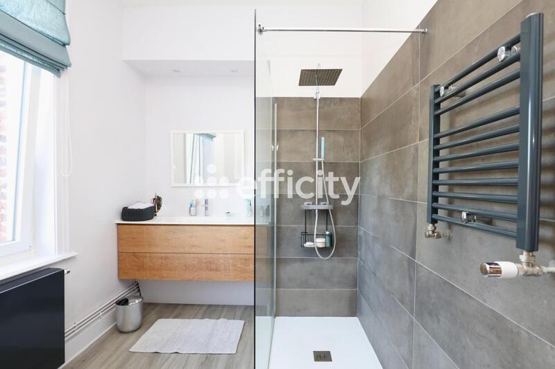 Maison - 183 m² - 9 pièces