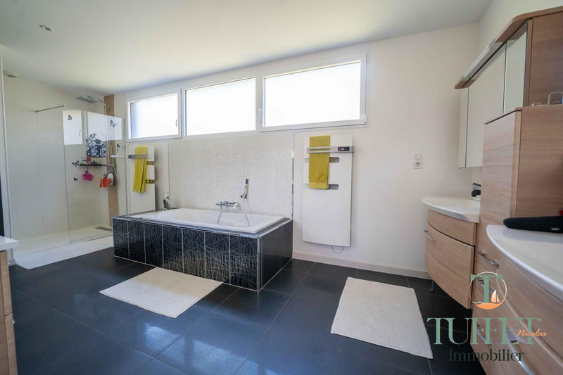 Villa - 238 m² - 5 pièces